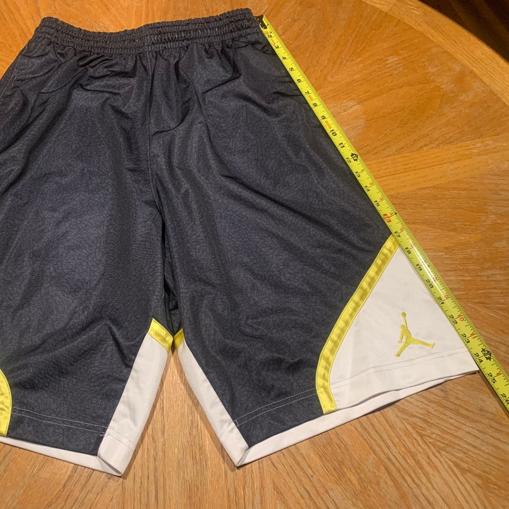 Nike Air Jordan Basketball shorts size Large